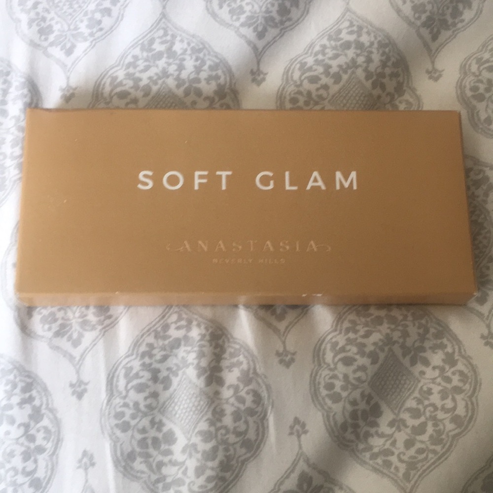 Anastasia Beverly Hills Soft Glam Palette